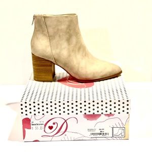 Women’s taupe nubuck ankle bootie